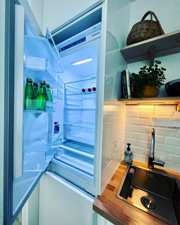 5 Stars 2-br In Center , Air Conditioner , Elevator *