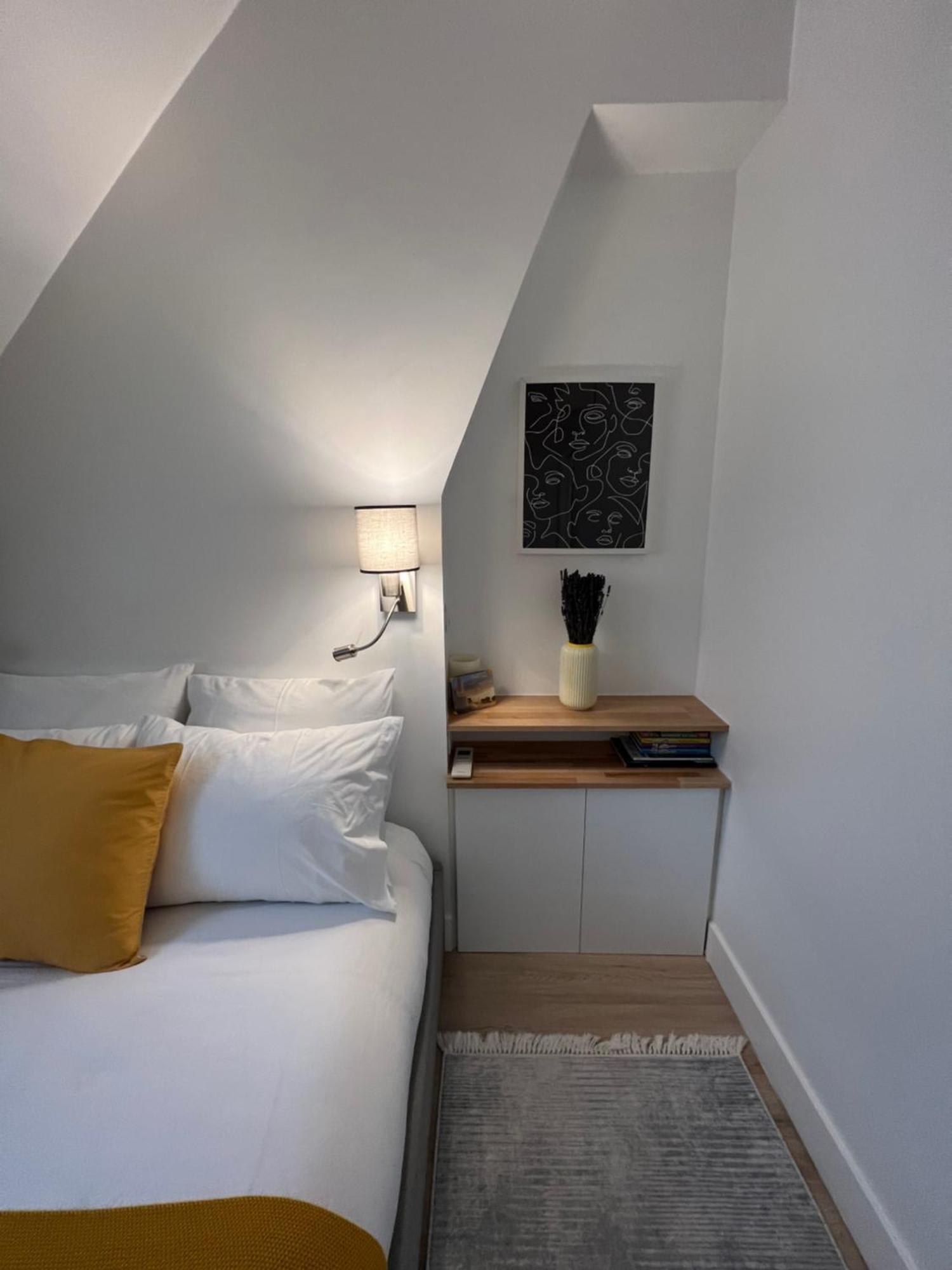 5 Stars 2-br In Center , Air Conditioner , Elevator