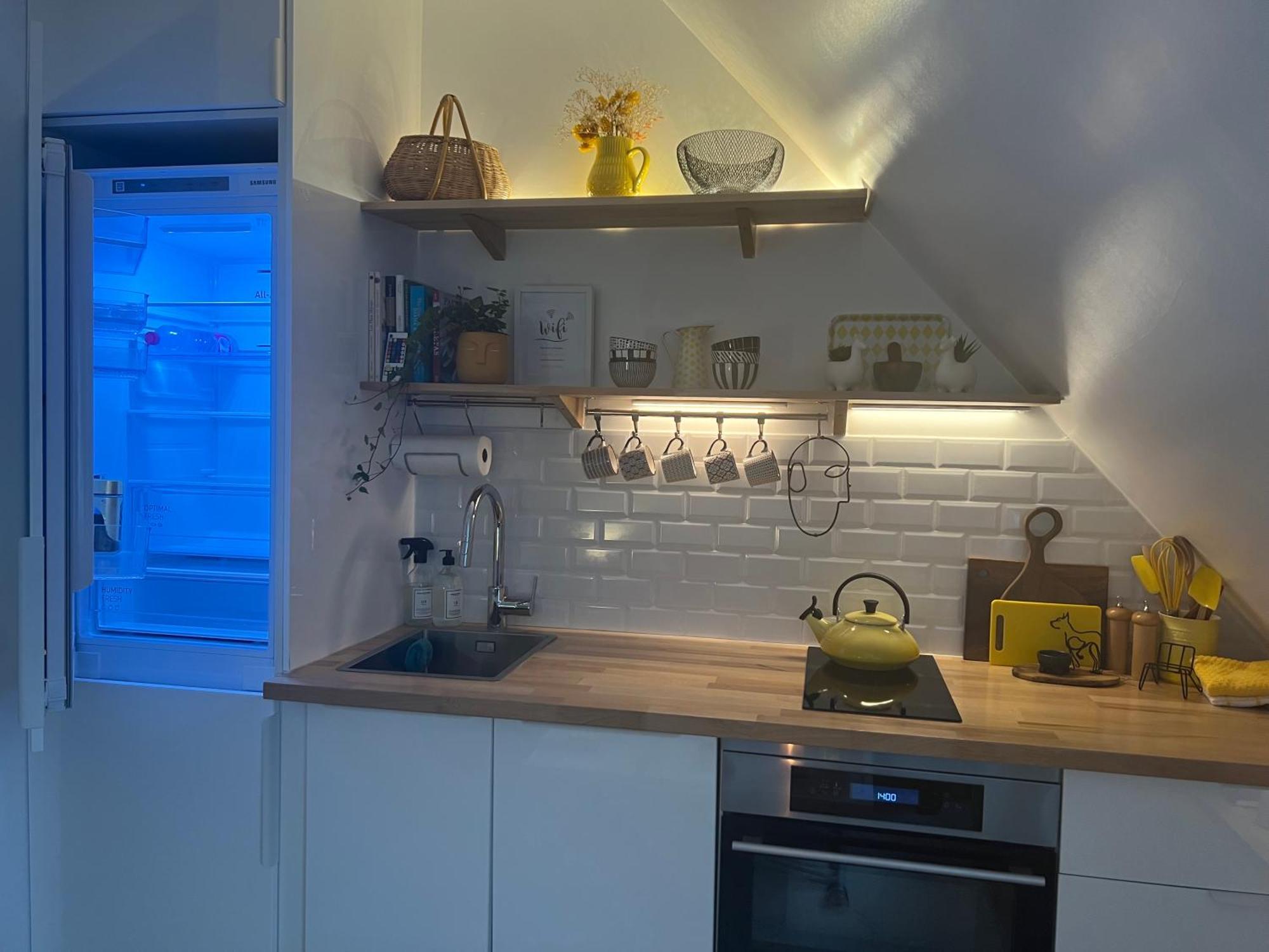 5 Stars 2-br In Center , Air Conditioner , Elevator Appartamento